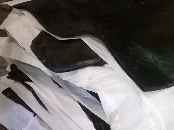 Резеңке материалдары мен қоспаларын жасаудың барлық кезеңдерінде сапаны бақылаумен алдыңғы қатарлы өндірістік процестер