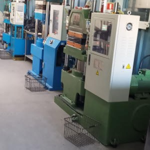 Каучук компоненттерін араластыру және сапалы қоспалар жасау үшін автоматтандырылған желілері бар негізгі өндірістік цех