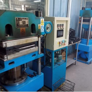 Оңтайлы температура жағдайлары бар әртүрлі каучук шикізатын сақтауға арналған үлкен қойма кешені