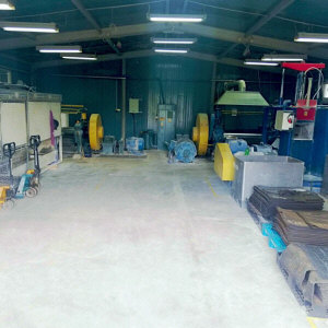 Резеңке материалдарының физика-механикалық қасиеттерін тестілеуге арналған заманауи жабдықтары бар ғылыми-зерттеу зертханасы